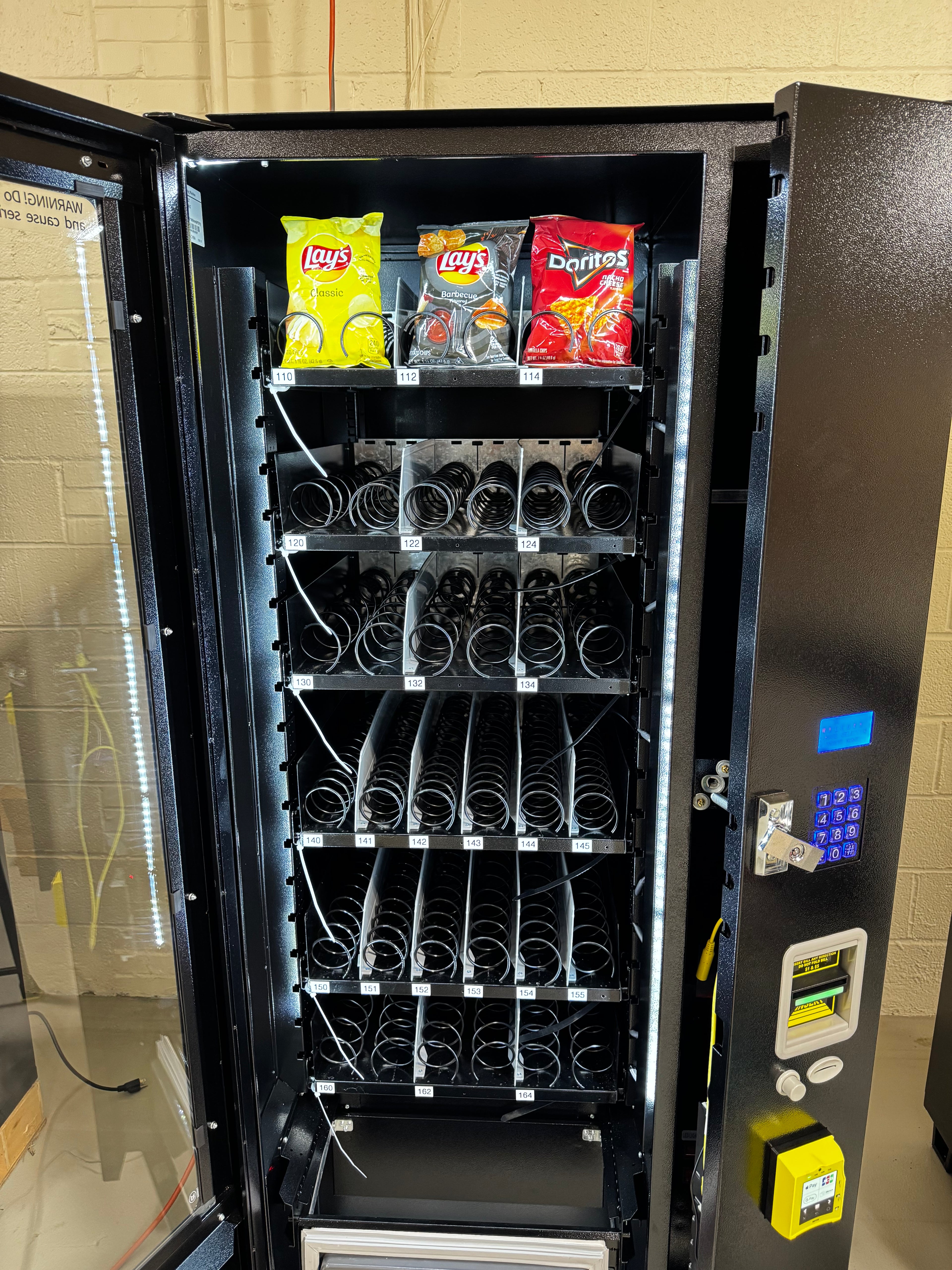 EPEX G627 Snack Vending Machine with LED Glassfront – Refurbished
