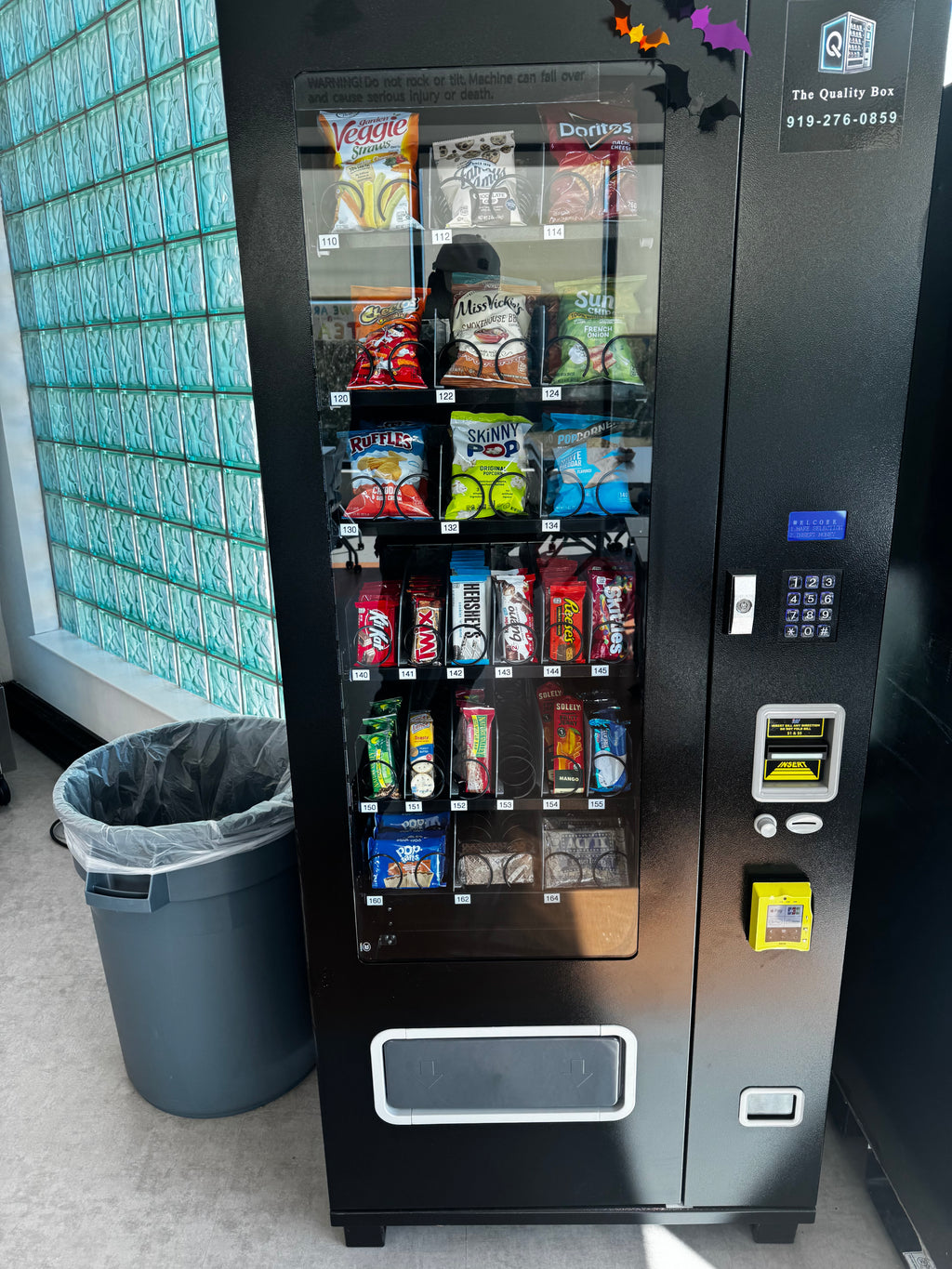 EPEX G627 Snack Vending Machine with LED Glassfront – Refurbished